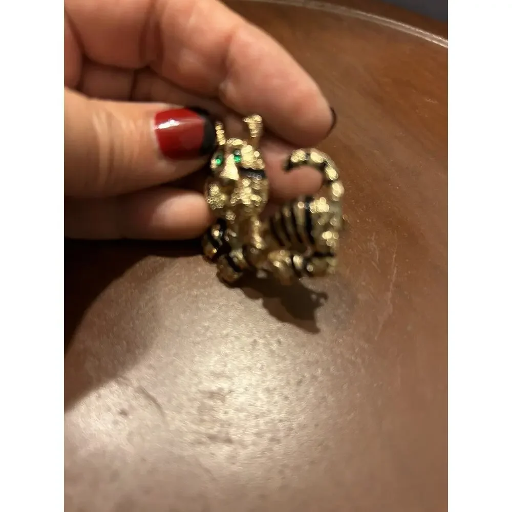Vintage Gold Tone Cat With Black Stripes Green Rhinestone‎ Eyes Brooch Pin